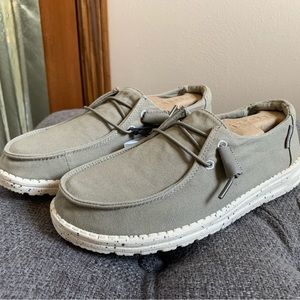 Hey Dude women’s Wendy NWT Size 8